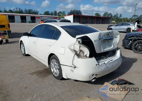 2010 Nissan Altima 2.5 S z USA, uszkodzony, nr VIN 1N4AL2AP9AN493724